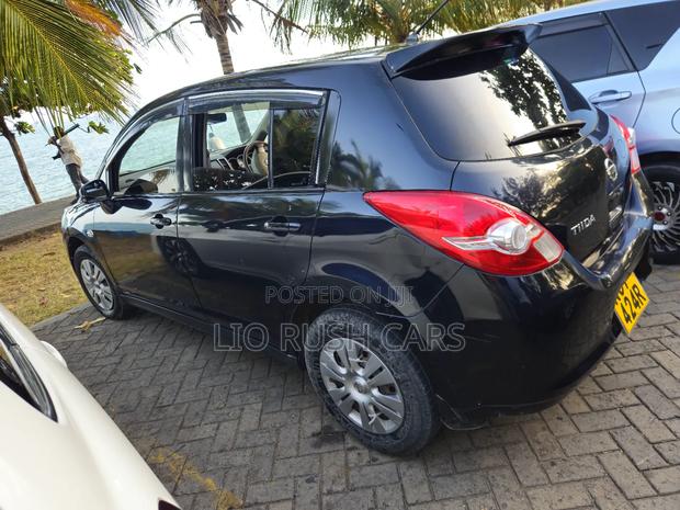 Nissan Tiida 2013 Black