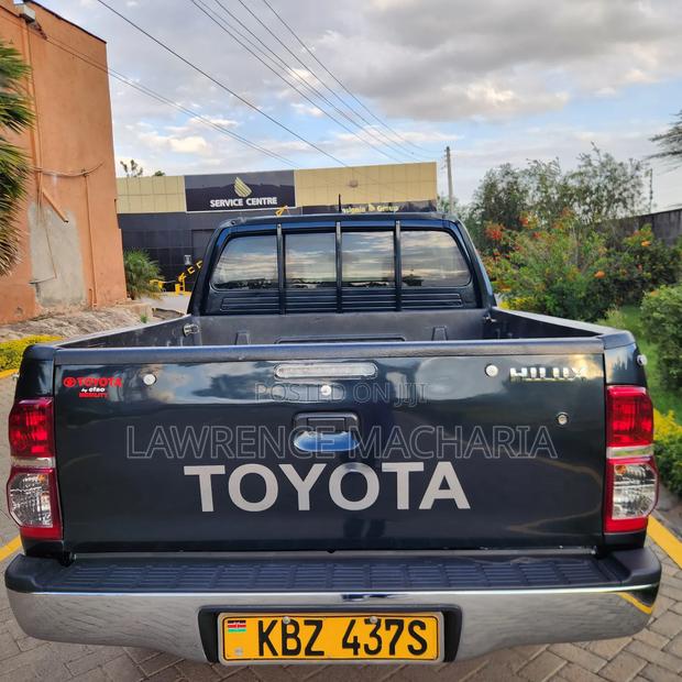 Toyota Hilux 2014 Black