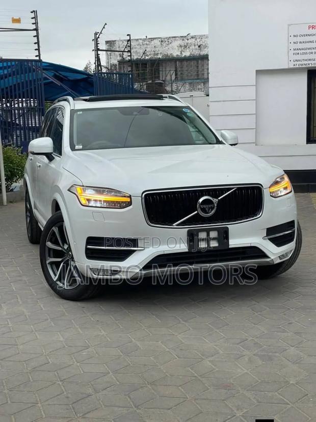 Volvo XC90 T5 Momentum 7 Passenger AWD 2020 White