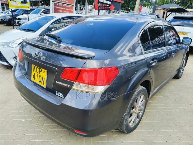 Subaru Legacy 2.5i Premium 2011 Gray