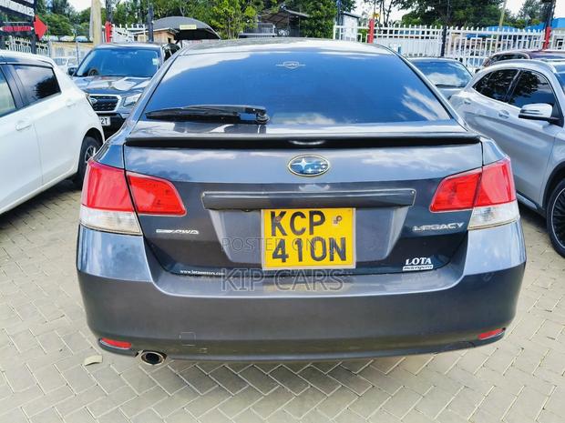 Subaru Legacy 2.5i Premium 2011 Gray