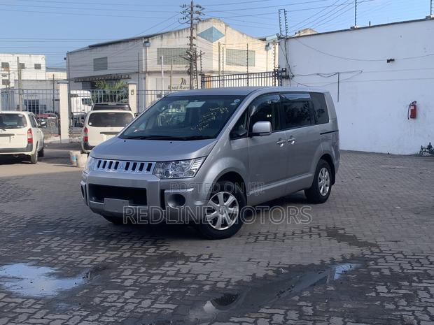 Mitsubishi Delica 2018 Silver