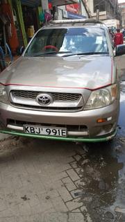 Toyota Hilux 2700i Raider 2004 Gold for sale