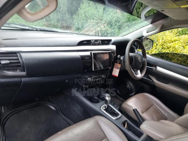 Toyota Hilux 2016 Silver