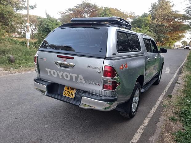 Toyota Hilux 2016 Silver