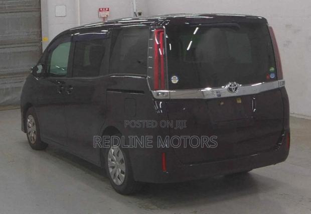 Toyota Noah 2.0 AWD (8 Seater) 2018 Brown