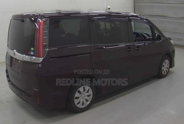 Toyota Noah 2.0 AWD (8 Seater) 2018 Brown