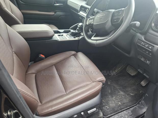 Toyota Land Cruiser Prado 2.8 2024 Black