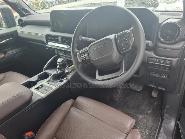 Toyota Land Cruiser Prado 2.8 2024 Black