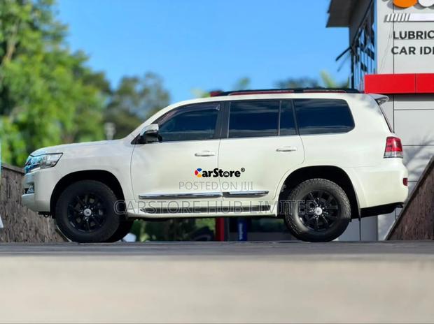 Toyota Land Cruiser 4.5 V8 VXR 2017 White