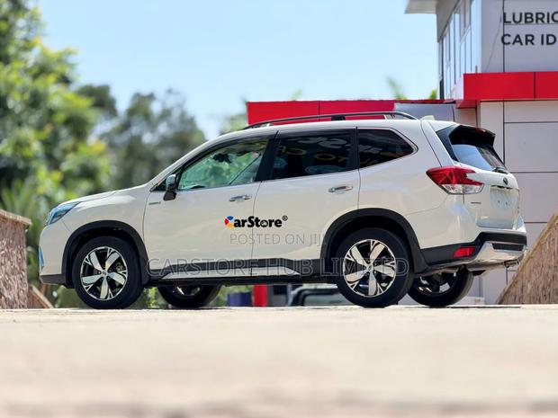 Subaru Forester Premium AWD 2019 White