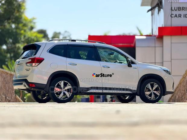 Subaru Forester Premium AWD 2019 White