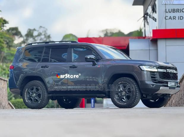 Toyota Land Cruiser LC300 2024 Gray
