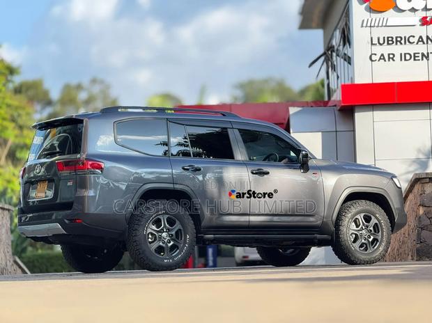 Toyota Land Cruiser LC300 2024 Gray