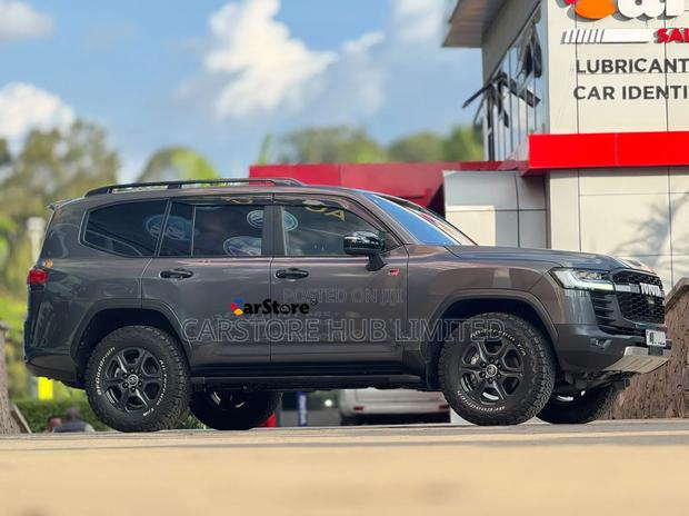 Toyota Land Cruiser LC300 2024 Gray