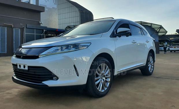 Toyota Harrier 2.0 2019 White