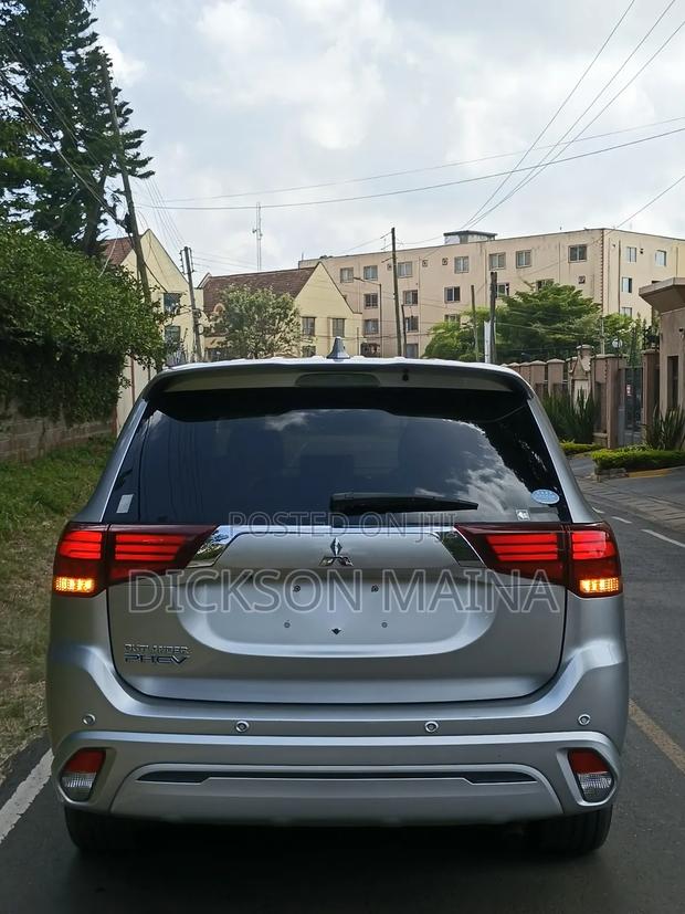 Mitsubishi Outlander 2.0 PHEV AWD 2018 Silver