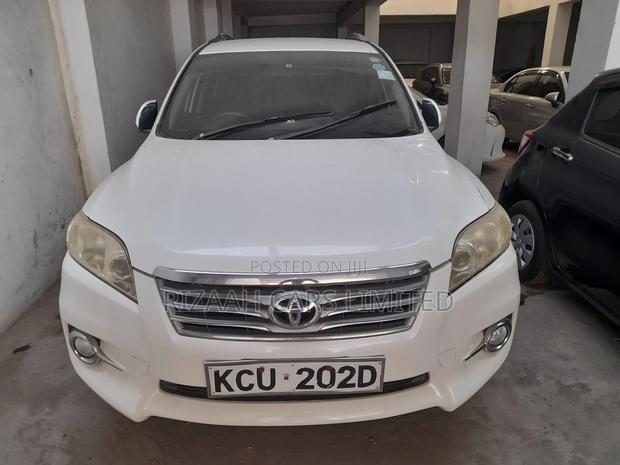 Toyota Vanguard 2012 White