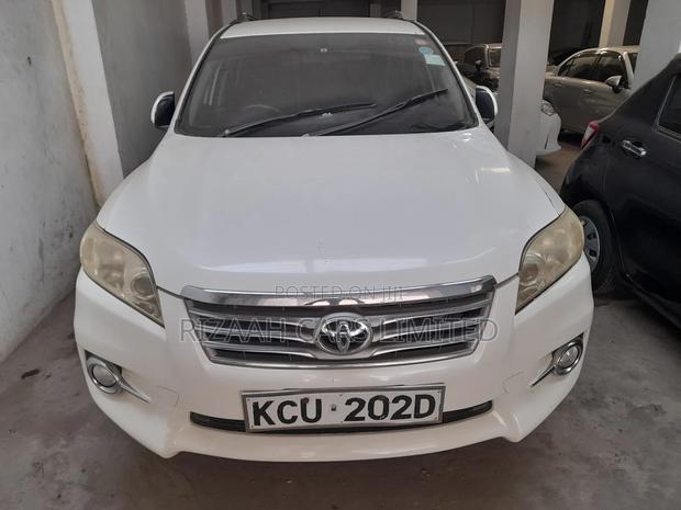 Toyota Vanguard 2012 White