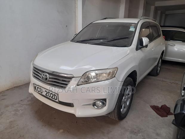 Toyota Vanguard 2012 White