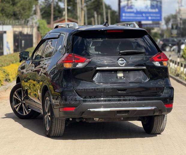 Nissan X-Trail 2.0 Petrol FWD 2018 Black