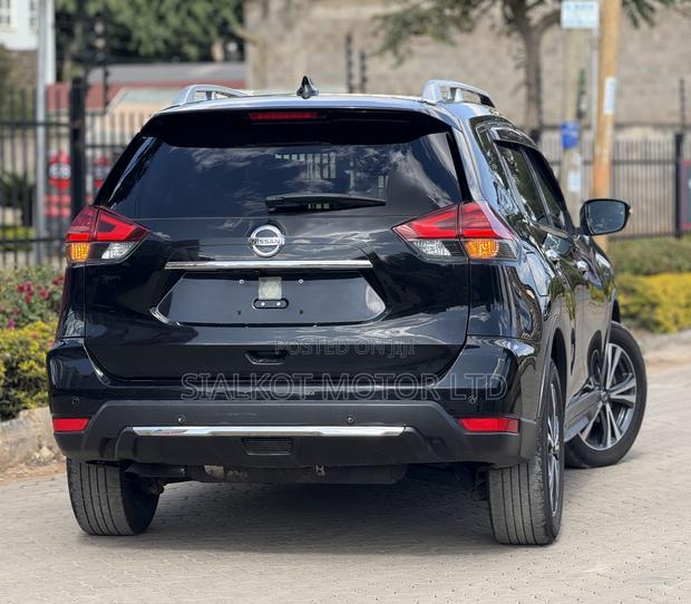 Nissan X-Trail 2.0 Petrol FWD 2018 Black