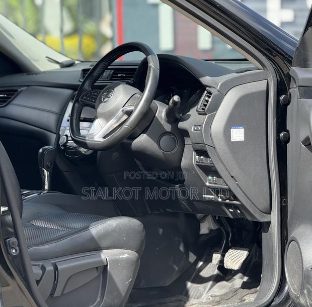 Nissan X-Trail 2.0 Petrol FWD 2018 Black