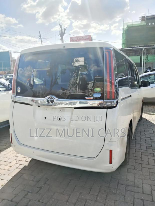 Toyota Noah 2.0 AWD (7 Seater) 2019 White