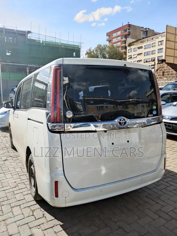 Toyota Noah 2.0 AWD (7 Seater) 2019 White