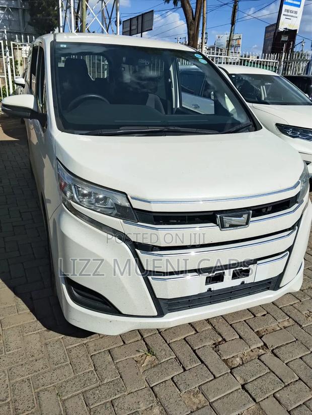 Toyota Noah 2.0 AWD (7 Seater) 2019 White