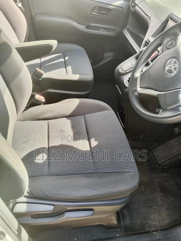 Toyota Noah 2.0 AWD (7 Seater) 2019 White