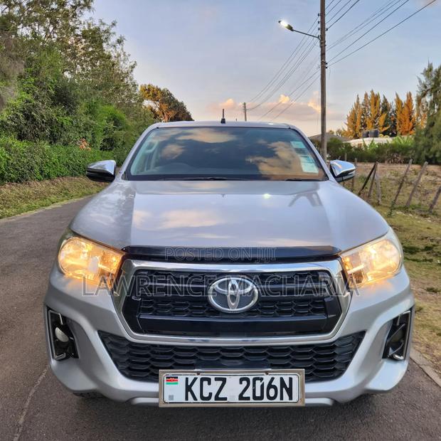 Toyota Hilux 2019 Silver