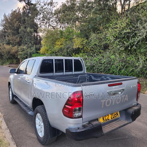 Toyota Hilux 2019 Silver