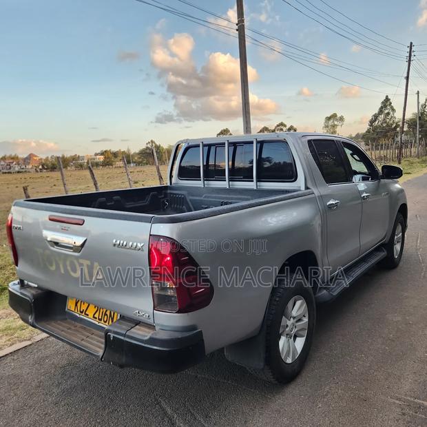 Toyota Hilux 2019 Silver