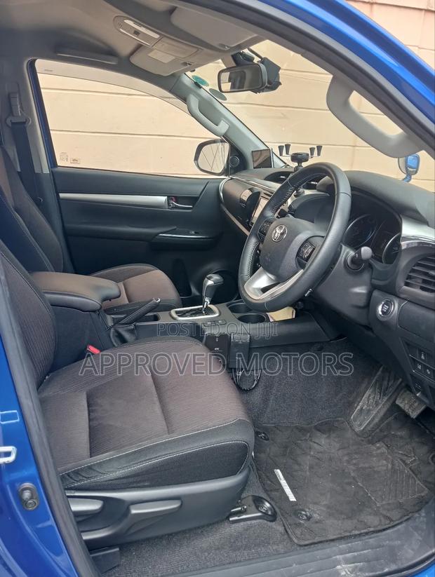 Toyota Hilux 2019 Blue