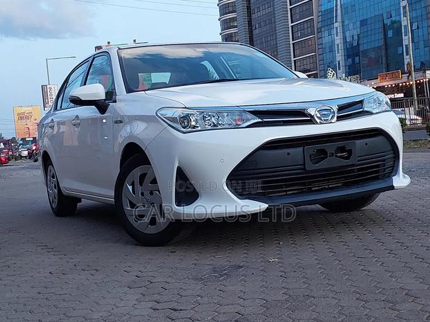 Toyota Axio 1.5 Hybrid 2WD 2019 White
