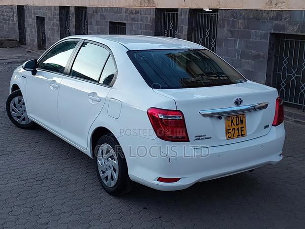 Toyota Axio 1.5 Hybrid 2WD 2019 White