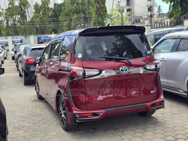 Toyota Sienta 1.5 Hybrid FWD (6-seater) 2019 Maroon