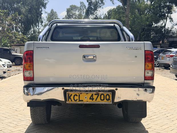 Toyota Hilux 2010 Silver