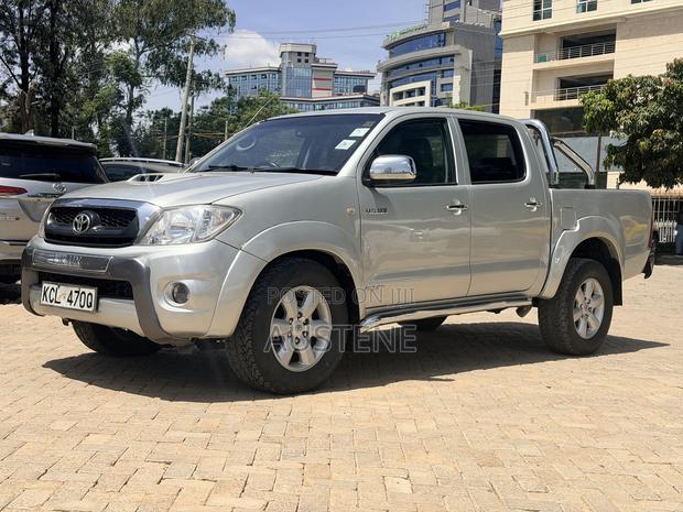 Toyota Hilux 2010 Silver