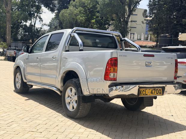 Toyota Hilux 2010 Silver