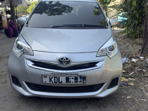 Toyota Ractis 1.5 AWD 2016 Silver