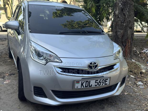 Toyota Ractis 1.5 AWD 2016 Silver
