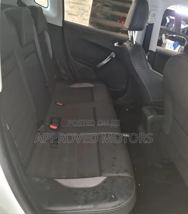 Peugeot 2008 2019 White