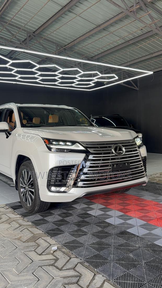 Lexus LX LX 600 2022 White