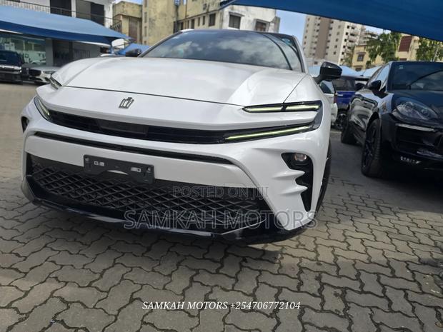 Toyota Crown 2024 White