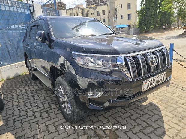 Toyota Land Cruiser Prado 2017 Black