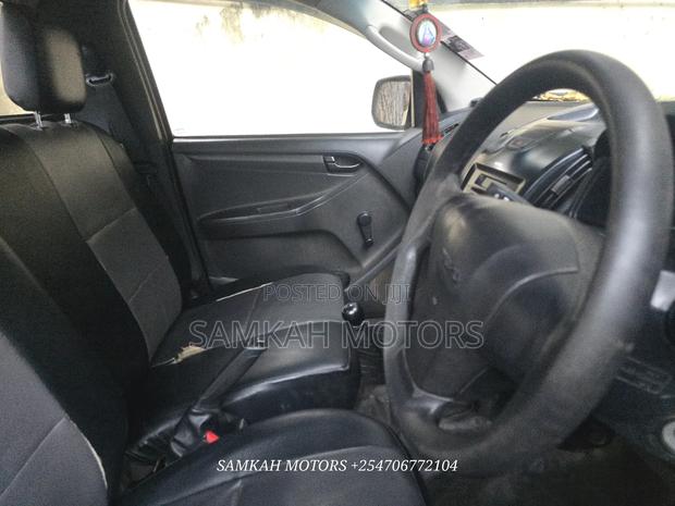 Isuzu D-MAX 2022 Silver