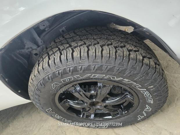 Toyota Hilux 2023 White