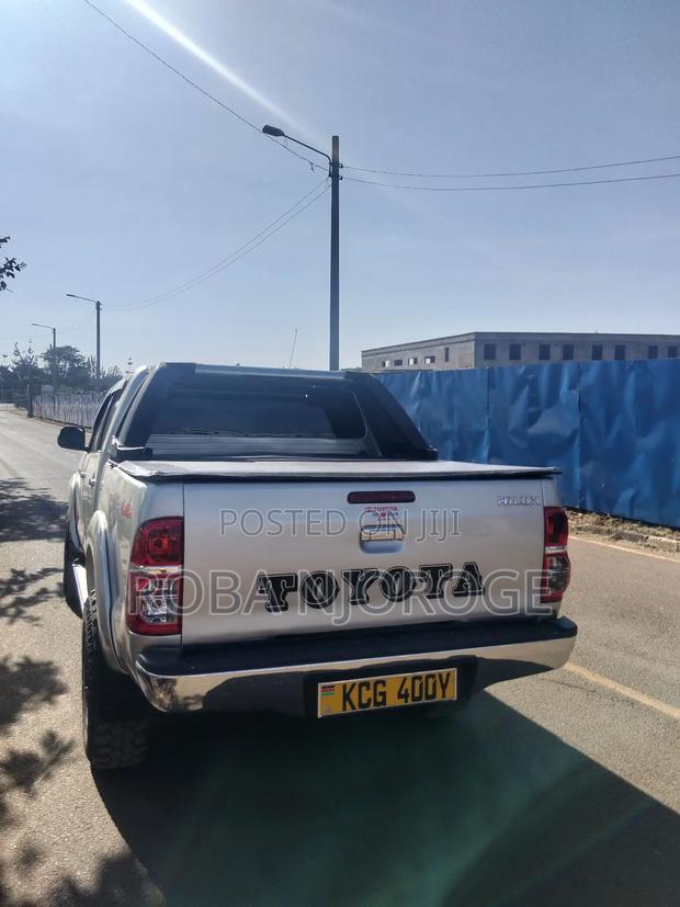 Toyota Hilux 2.5 D-4D 4X4 SRX 2010 Silver